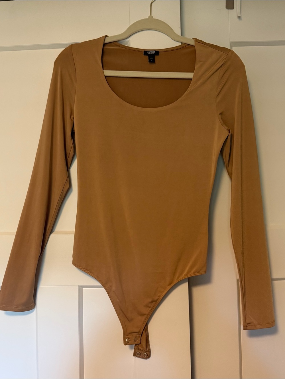 Express Body Contour Long Sleeve Scoop Neck Bodysuit in Camel NWOT